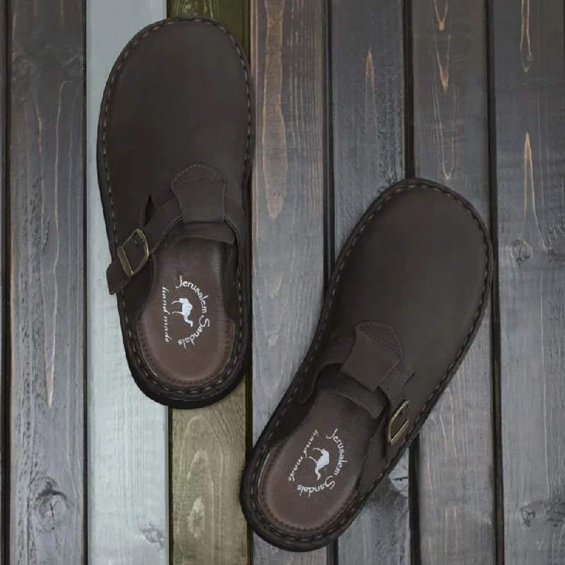 Men's sandals in a neutral color like black or brownMen's sandals in a neutral color like black or brownSawyer - Leather Clog-Toe Sandal | Brown Nubuck