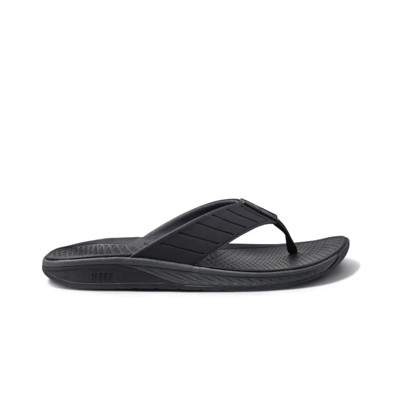 Men's sandals with a pointed toe for a stylish lookReef Men's The Deckhand - Stormy Black