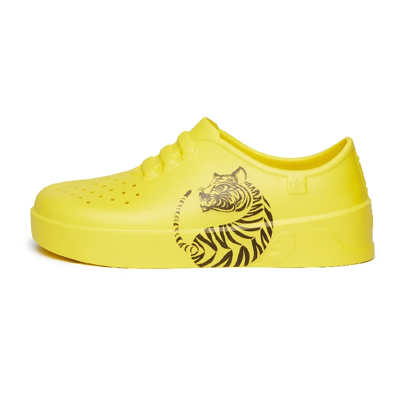 Men's sandals in a neutral color like black or brownTiger Roar 4 Tenerife II Men