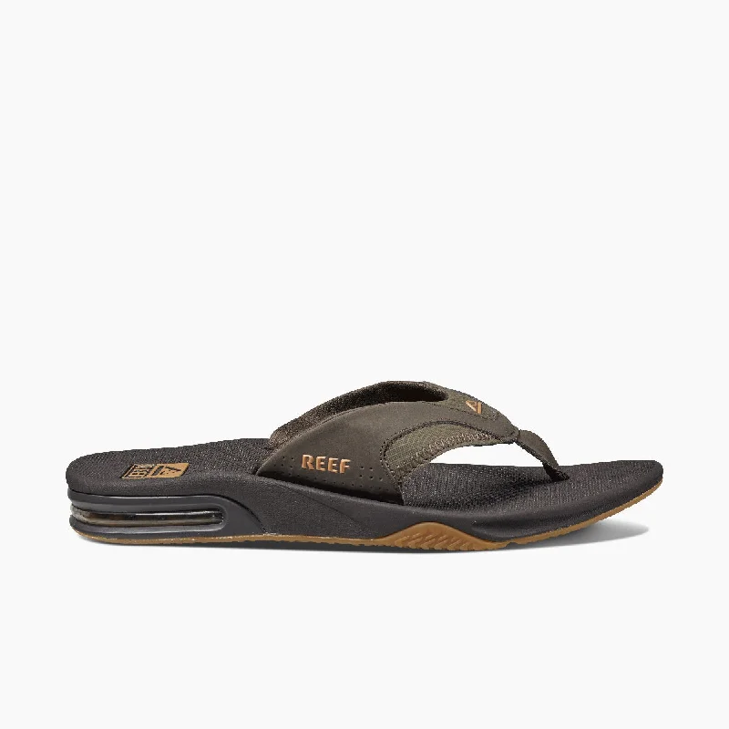 Men's sandals with a contrast stitching detailFanning