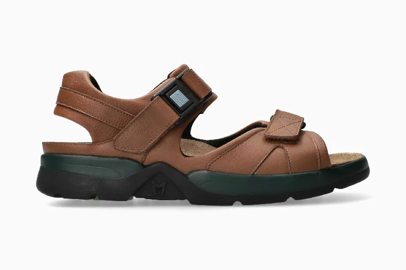 Men's sandals with a cushioned footbedShark Fit - Chestnut Nevada