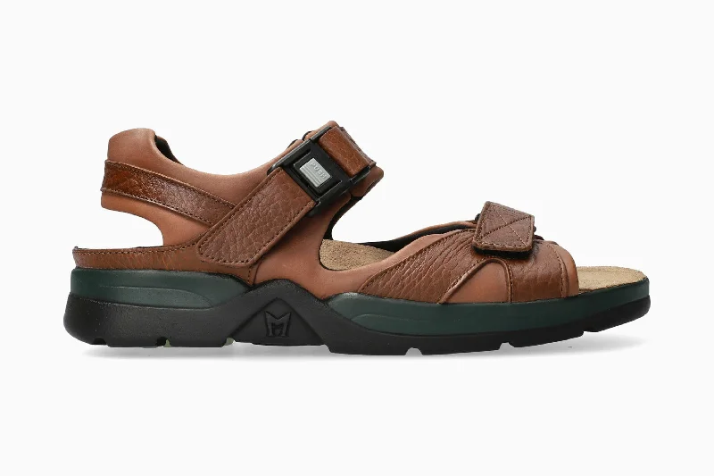 Men's leather sandals with an adjustable strapShark Fit - Chestnut