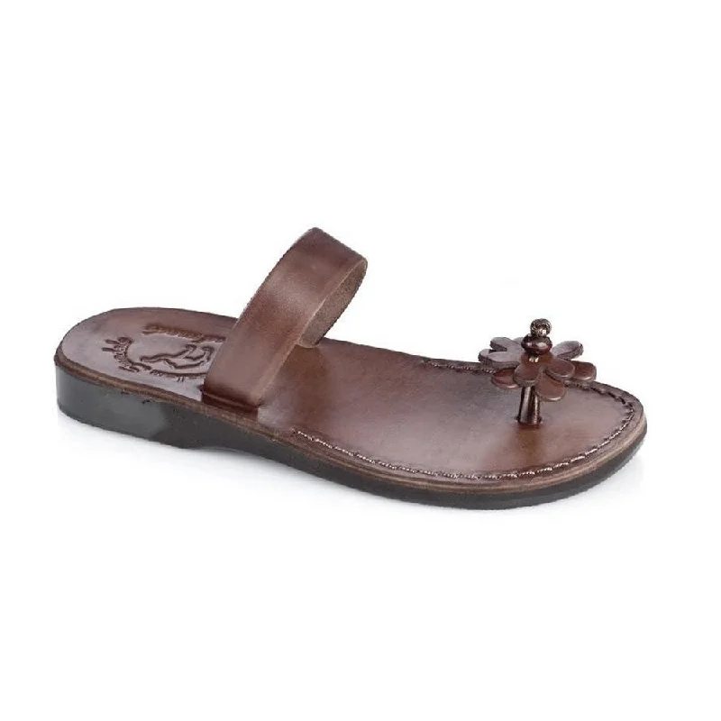 Men's sandals with a contrast stitching detailEsther - Leather Flower Flip Flops | Brown Men's sandals with a contrast stitching detailEsther - Leather Flower Flip Flops | Brown