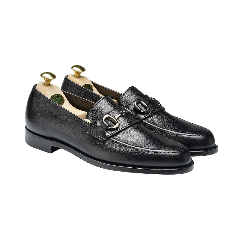 Men's loafers with a moc - toe design Men's loafers with a cushioned footbedFinchley 2 Black Pebble Grain