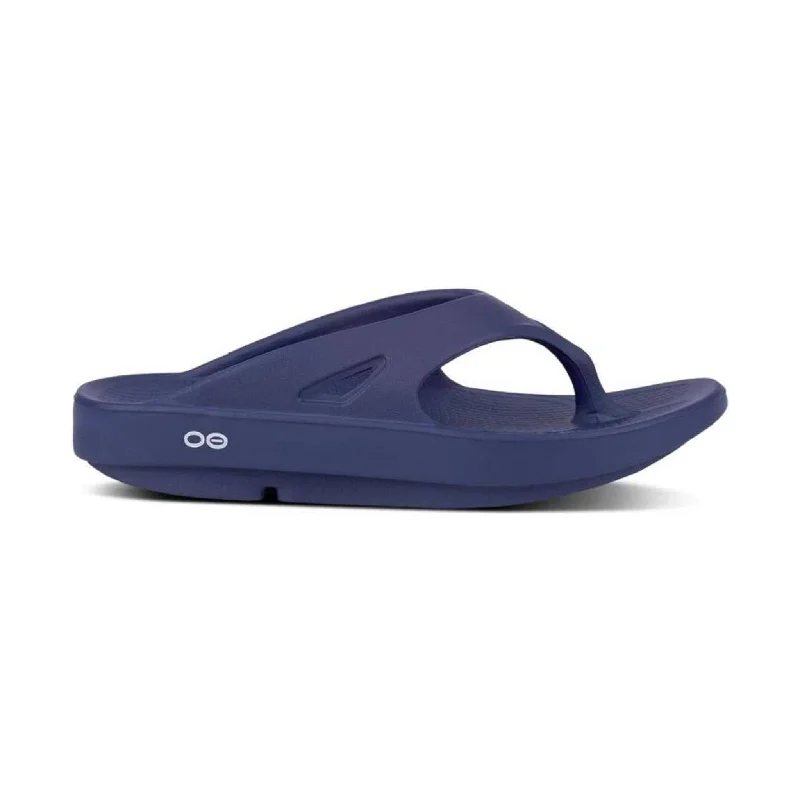 Men's leather sandals with an adjustable strapOOfos OOriginal Flip Flop - Navy