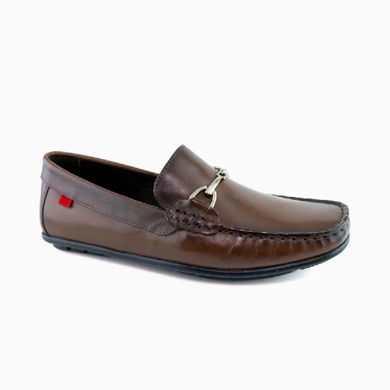 Men's loafers with a removable insole for cleaning Men's loafers with a moc - toe designEdgewood Rd, Jr