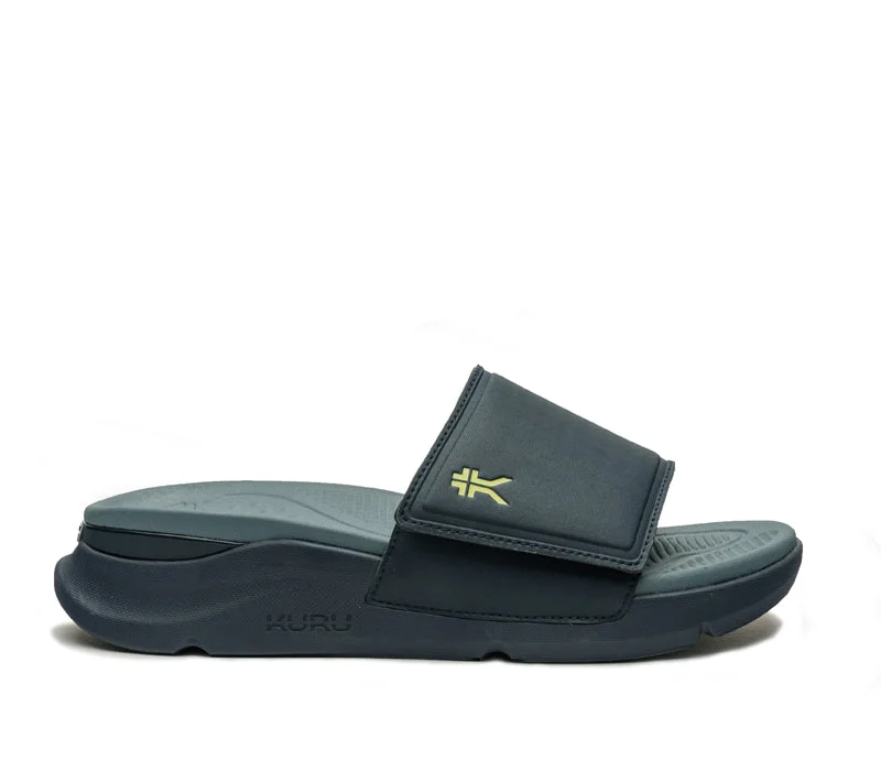 Men's sandals with a contrast stitching detailMOMENT