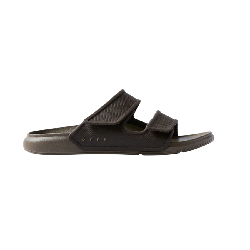 Men's sandals with a decorative buckle or charmOasis Adapt