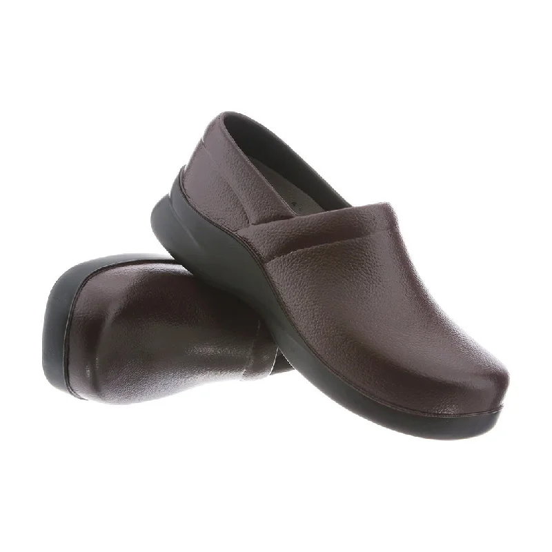 Men's loafers with a decorative buckleKlogs Men's Bistro Work Clog - Chestnut