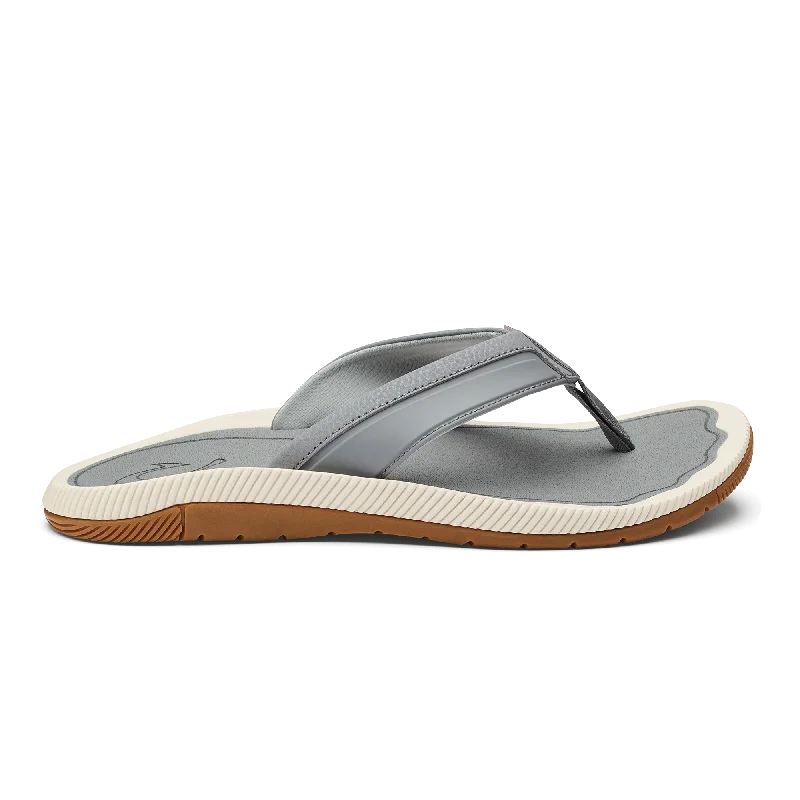 Men's sandals in a neutral color like black or brownKūkulu - Poi