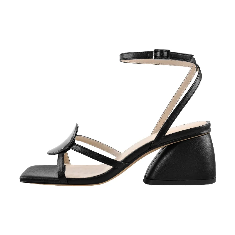 Men's sandals with a flexible sole for easy movement Men's sandals with a flexible sole for easy movement Square Toe Ankle Strap Chunky Low Heel Sandals