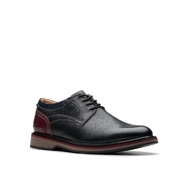 Men's formal shoes with a wingtip design CLARKS MONAHAN PLAIN