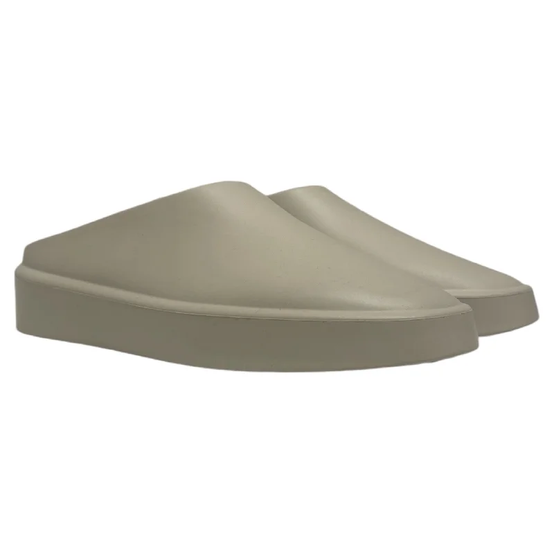 Men's sandals with a perforated leather upper for ventilationFEAR OF GOD/Sandals/US 9/BEG/California Slide Men's sandals with a perforated leather upper for ventilationFEAR OF GOD/Sandals/US 9/BEG/California Slide