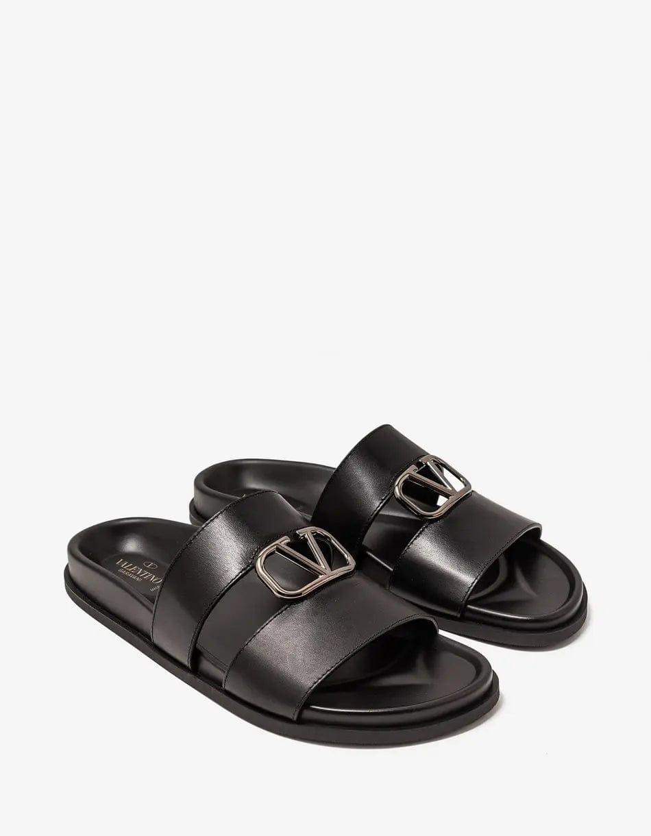 Men's sandals with a contrast stitching detailValentino Garavani Black VLogo Slide Sandals Men's sandals with a contrast stitching detailValentino Garavani Black VLogo Slide Sandals