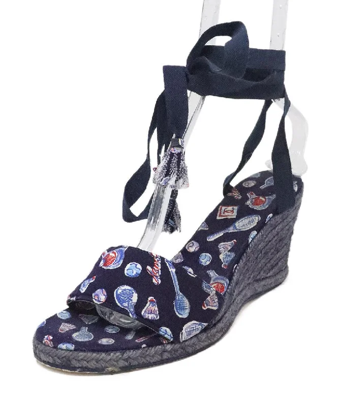 Men's sandals with a rubber sole for tractionChanel Navy Print Canvas Espadrilles sz 10 Men's sandals with a rubber sole for tractionChanel Navy Print Canvas Espadrilles sz 10