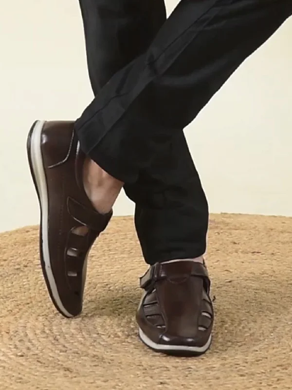 Men's sandals with a removable insole for cleaningMen Brown Laser Cut Design Day Long Comfort Hook and Loop Casual Sandals