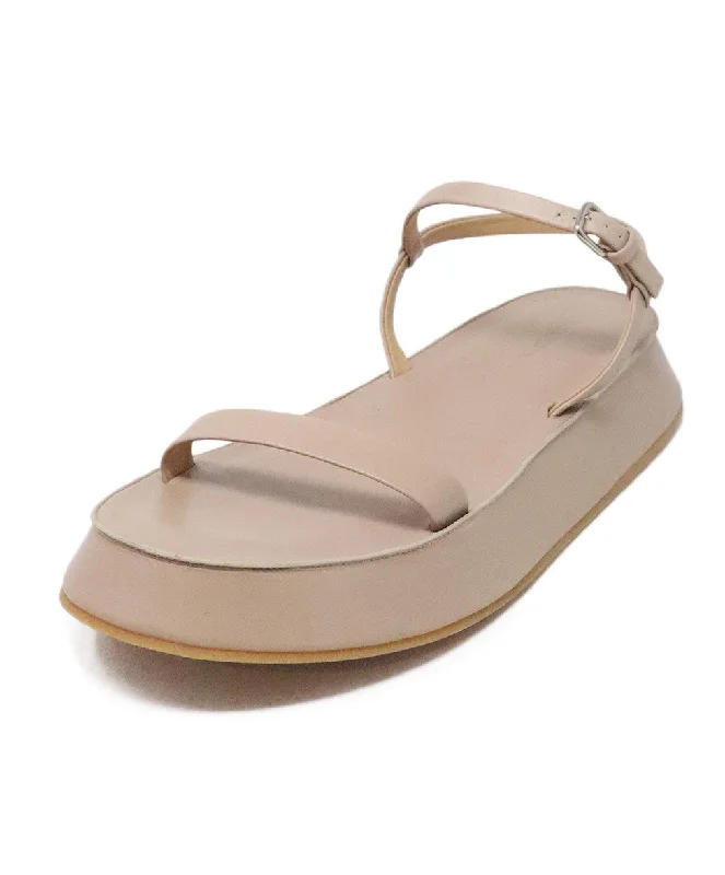 Men's leather sandals with an adjustable strapJil Sander Tan Leather Sandals sz 10 Men's leather sandals with an adjustable strapJil Sander Tan Leather Sandals sz 10