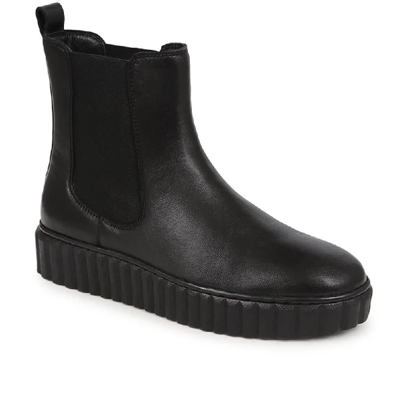 Men's sandals with a perforated leather upper for ventilationLaure Leather Chelsea Boots - LAURE / 326 178 Men's sandals with a perforated leather upper for ventilationLaure Leather Chelsea Boots - LAURE / 326 178