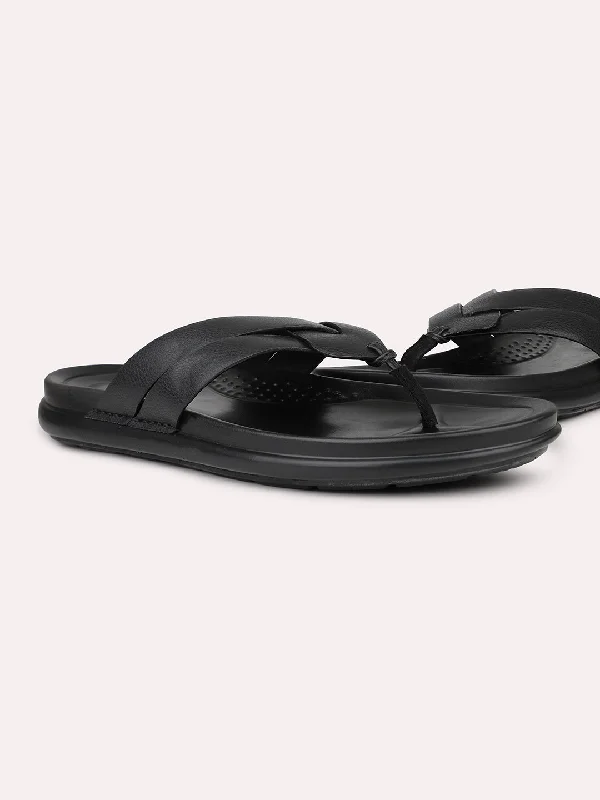 Men's sandals with a toe post designMen Black Solid Comfort Casual Sandals