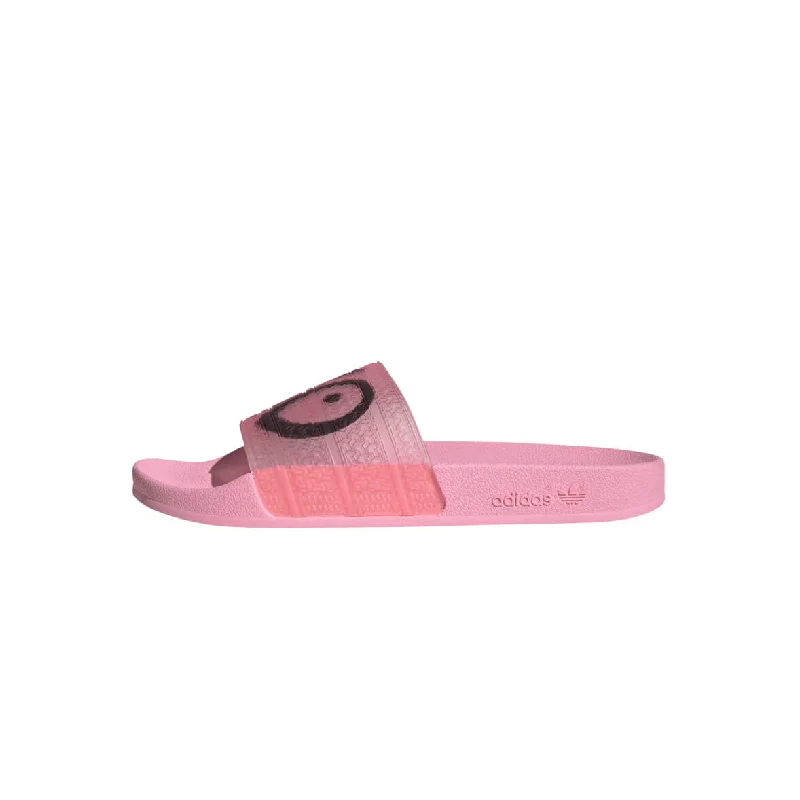 Men's soccer - inspired sneakers with a studded soleadidas x André Saraiva Adilette André Seraiva Pink