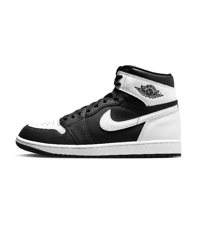 Men's lifestyle sneakers with a premium material constructionAir Jordan 1 Retro High Og - Black / White Men's lifestyle sneakers with a premium material constructionAir Jordan 1 Retro High Og - Black / White