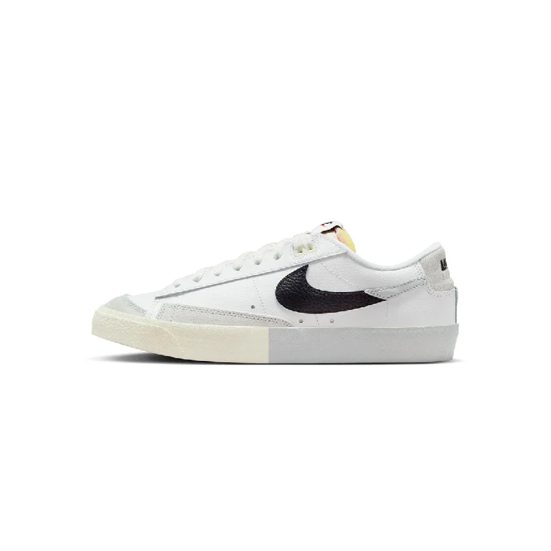 Men's casual leather sneakers with a distressed finishNike Blazer Low 77 Summit White