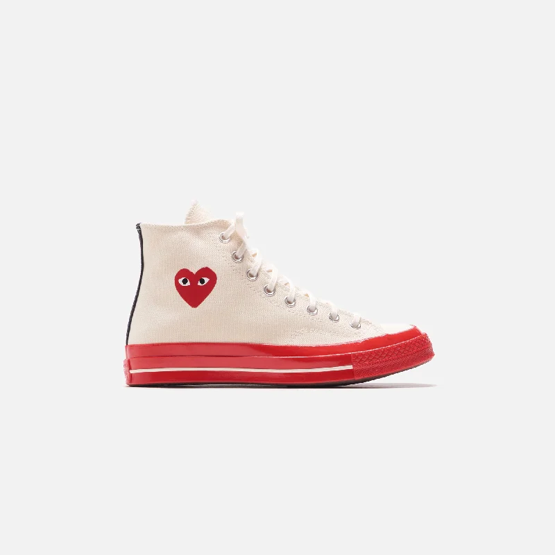 Men's classic white leather sneakers with black lacesConverse x Comme des Garçons CDG Play Red Sole High Top - Off White