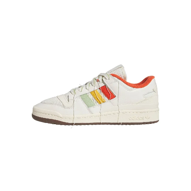 Men's classic - style sneakers with a modern twistadidas Forum 84 Low Off White