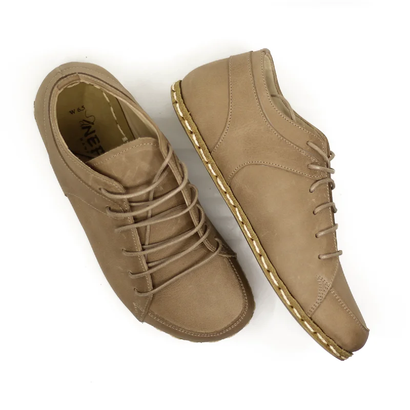 Men's classic white leather sneakers with black lacesMen's Copper Rivet Earthing Leather Sneaker in Crazy Vision Men's classic white leather sneakers with black lacesMen's Copper Rivet Earthing Leather Sneaker in Crazy Vision
