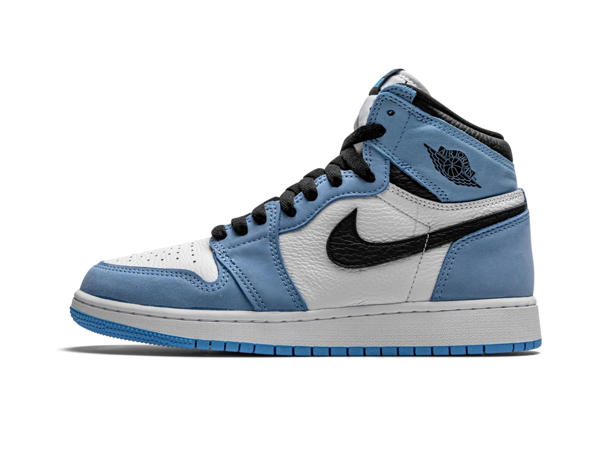 Men's chunky - sole sneakers for a trendy lookNike Air Jordan 1 High "University Blue"