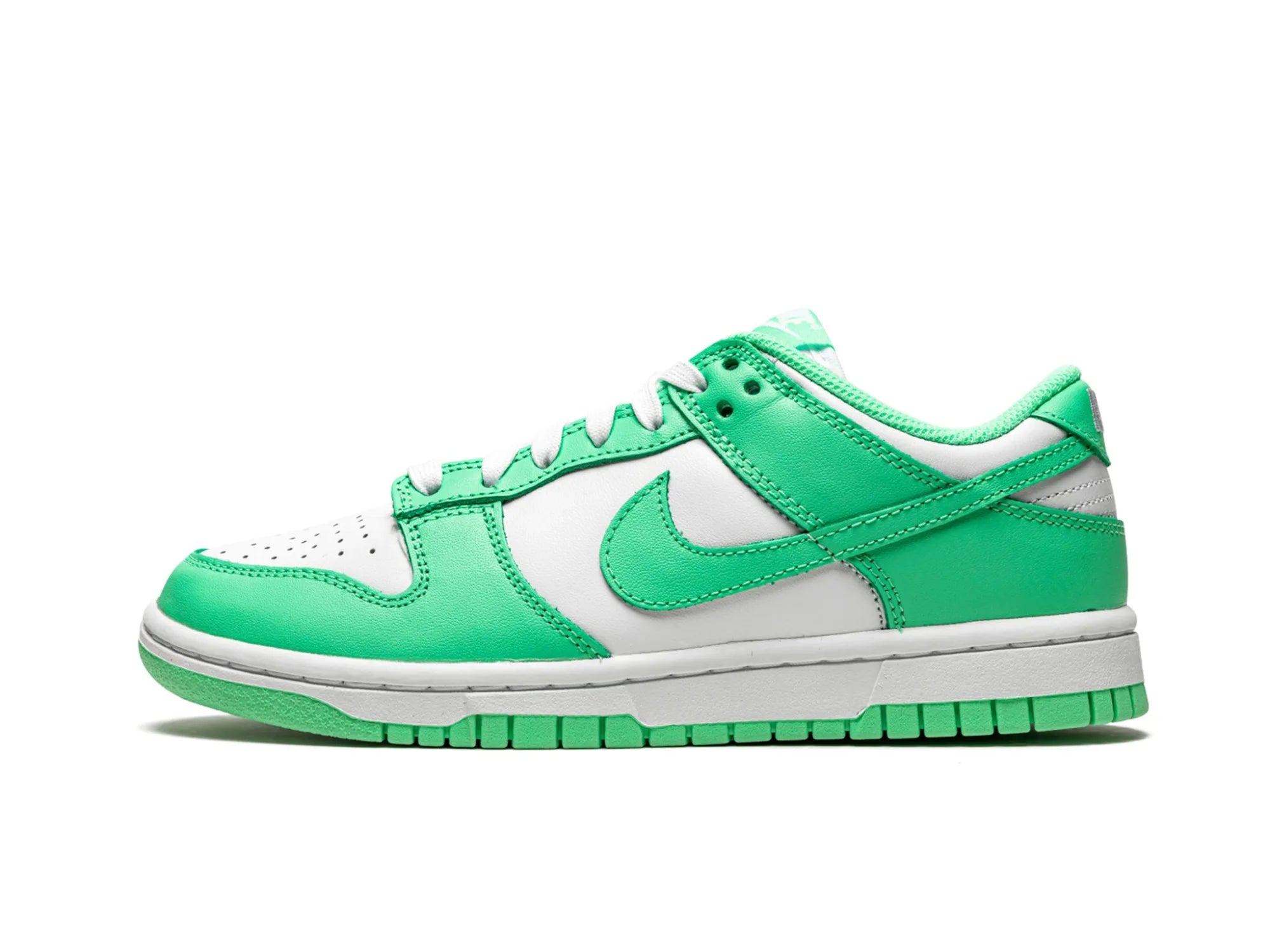 Men's running sneakers with shock - absorbing solesNike Dunk Low "Green Glow"