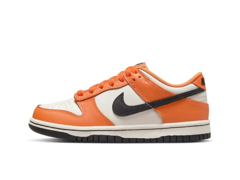 Men's casual sneakers with a woven upper for a unique textureNike Dunk Low "Halloween" (2022)