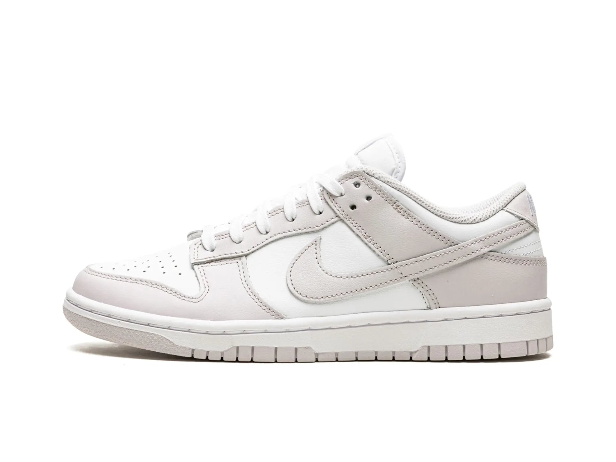 Men's minimalist sneakers with a simple designNike Dunk Low "Light Violet"