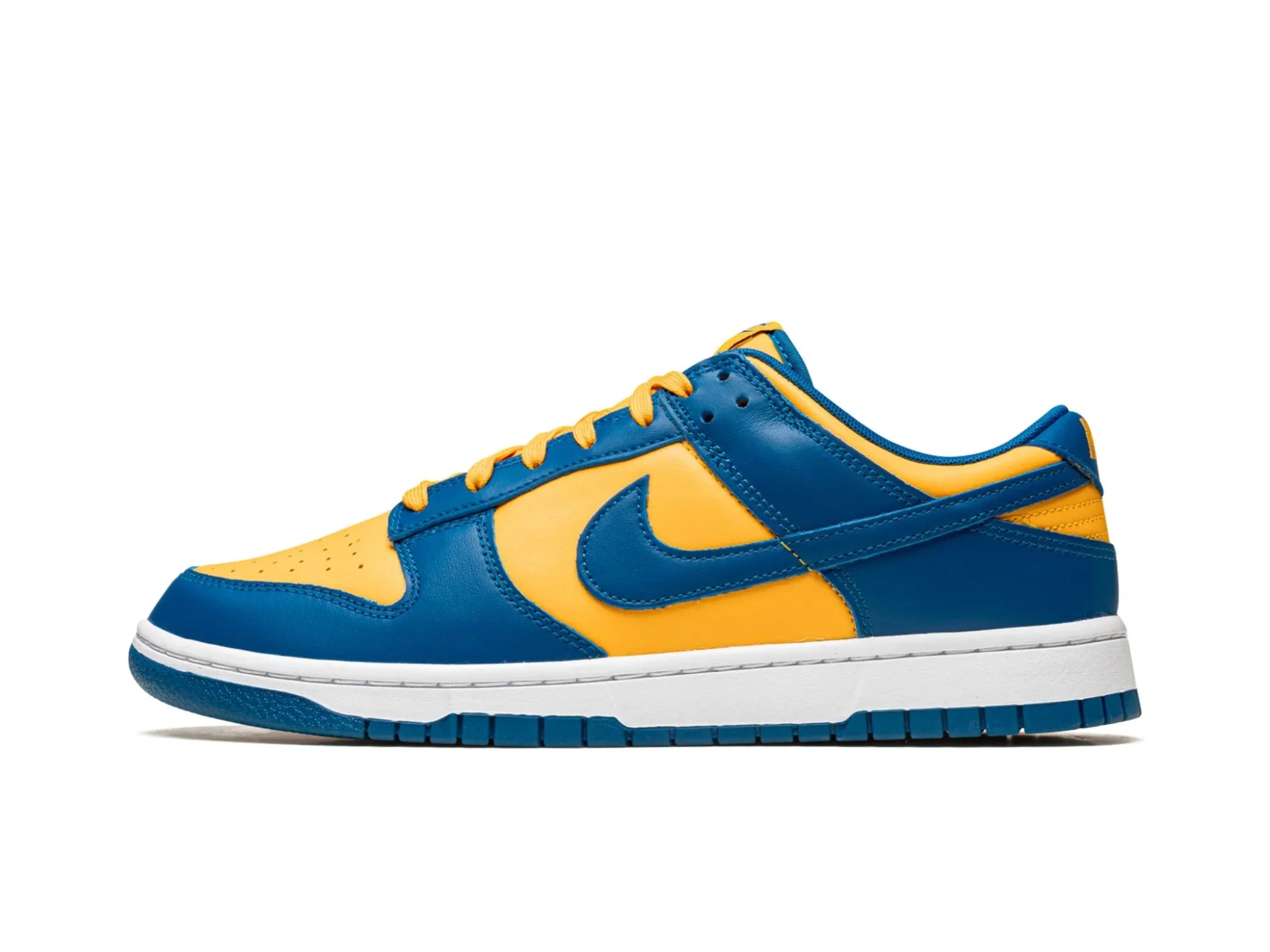 Men's tennis sneakers with a non - slip outsoleNike Dunk Low "UCLA"