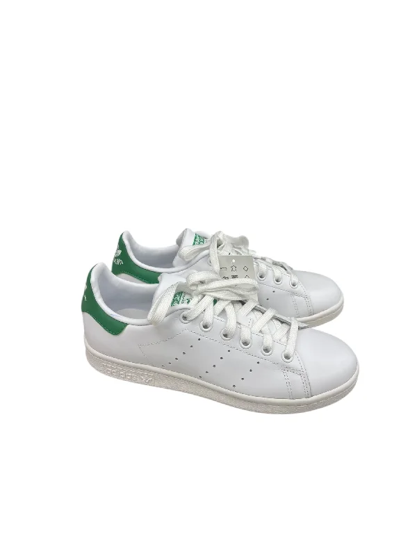 Men's tennis sneakers with a non - slip outsoleShoes Sneakers By Adidas In Green & White Men's tennis sneakers with a non - slip outsoleShoes Sneakers By Adidas In Green & White