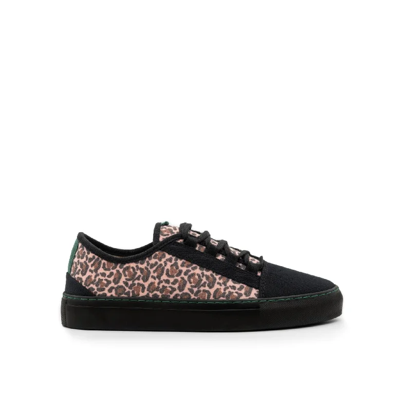 Men's tennis sneakers with a non - slip outsoleVegan sneaker pink leopard CUV012